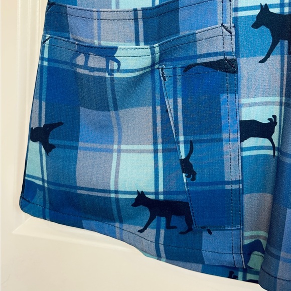 Carhartt Modern Fit V-Neck Scrub Top Womens XS with Dog Print Brand NWT! - Picture 4 of 6